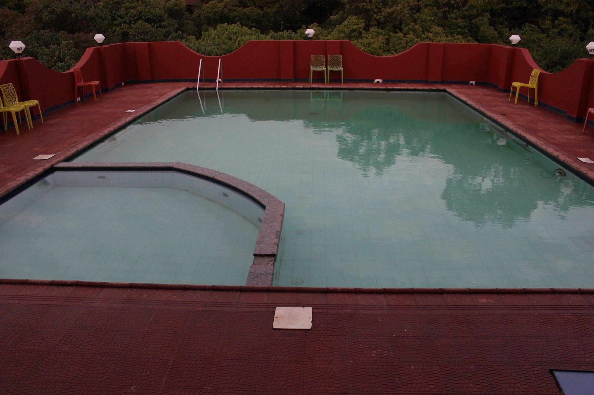 Hotel Sunny Classic Mahabaleshwar Exterior photo